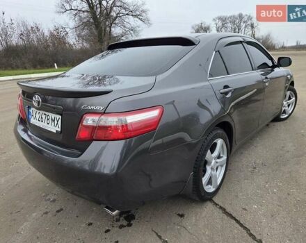 Серый Тойота Камри, объемом двигателя 2.36 л и пробегом 285 тыс. км за 9200 $, фото 8 на Automoto.ua