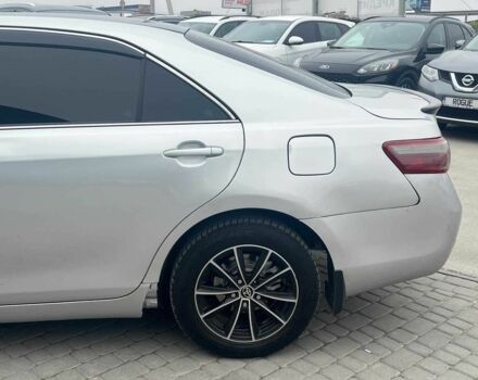 Серый Тойота Камри, объемом двигателя 2.4 л и пробегом 320 тыс. км за 5990 $, фото 5 на Automoto.ua