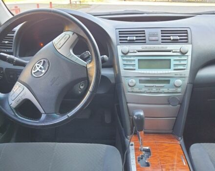 Серый Тойота Камри, объемом двигателя 2.4 л и пробегом 193 тыс. км за 9900 $, фото 5 на Automoto.ua