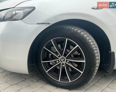 Серый Тойота Камри, объемом двигателя 2.4 л и пробегом 320 тыс. км за 5990 $, фото 4 на Automoto.ua