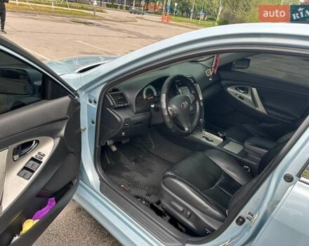 Серый Тойота Камри, объемом двигателя 2.36 л и пробегом 316 тыс. км за 8000 $, фото 4 на Automoto.ua