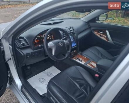 Серый Тойота Камри, объемом двигателя 2.4 л и пробегом 268 тыс. км за 7800 $, фото 14 на Automoto.ua
