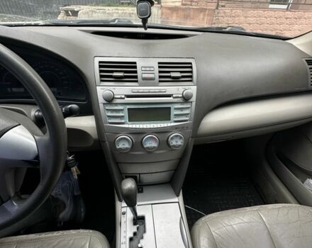 Сірий Тойота Камрі, об'ємом двигуна 2.4 л та пробігом 330 тис. км за 7607 $, фото 5 на Automoto.ua