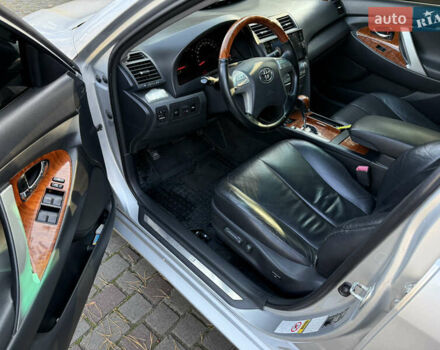 Серый Тойота Камри, объемом двигателя 3.46 л и пробегом 280 тыс. км за 8700 $, фото 5 на Automoto.ua