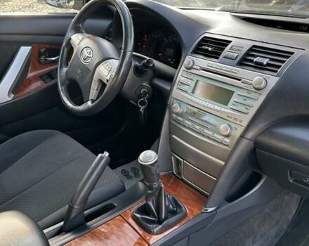 Сірий Тойота Камрі, об'ємом двигуна 2.4 л та пробігом 241 тис. км за 7700 $, фото 12 на Automoto.ua