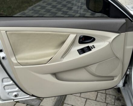 Серый Тойота Камри, объемом двигателя 2.4 л и пробегом 320 тыс. км за 5350 $, фото 9 на Automoto.ua