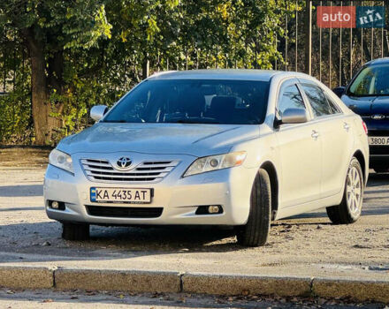 Серый Тойота Камри, объемом двигателя 2.4 л и пробегом 176 тыс. км за 9700 $, фото 2 на Automoto.ua