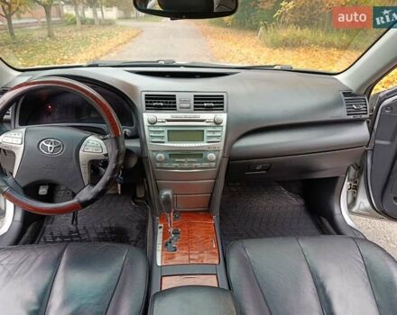 Сірий Тойота Камрі, об'ємом двигуна 2.36 л та пробігом 242 тис. км за 8300 $, фото 12 на Automoto.ua