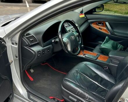 Серый Тойота Камри, объемом двигателя 2.4 л и пробегом 370 тыс. км за 7300 $, фото 4 на Automoto.ua