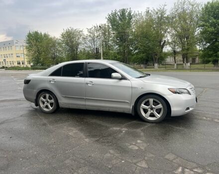 Серый Тойота Камри, объемом двигателя 2.4 л и пробегом 212 тыс. км за 8500 $, фото 2 на Automoto.ua