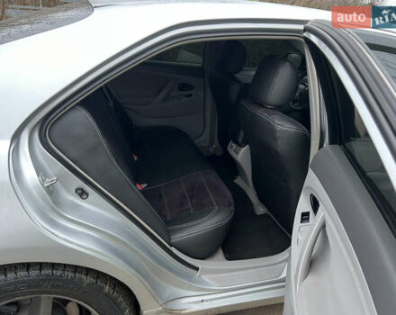 Сірий Тойота Камрі, об'ємом двигуна 2.36 л та пробігом 260 тис. км за 7300 $, фото 2 на Automoto.ua