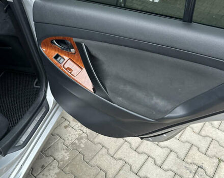 Серый Тойота Камри, объемом двигателя 2.4 л и пробегом 240 тыс. км за 7700 $, фото 16 на Automoto.ua