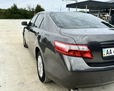 Серый Тойота Камри, объемом двигателя 3.5 л и пробегом 230 тыс. км за 10200 $, фото 1 на Automoto.ua