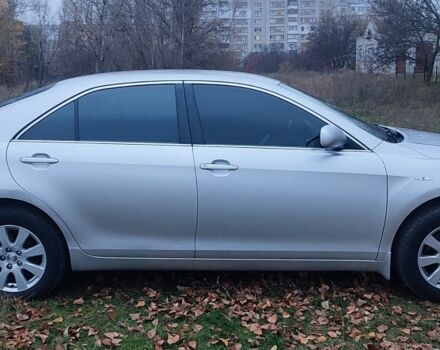 Серый Тойота Камри, объемом двигателя 2.4 л и пробегом 258 тыс. км за 8000 $, фото 3 на Automoto.ua