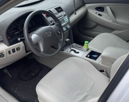 Серый Тойота Камри, объемом двигателя 2.4 л и пробегом 225 тыс. км за 7500 $, фото 3 на Automoto.ua