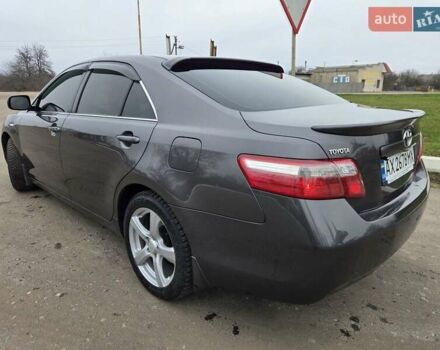 Серый Тойота Камри, объемом двигателя 2.36 л и пробегом 285 тыс. км за 9200 $, фото 12 на Automoto.ua