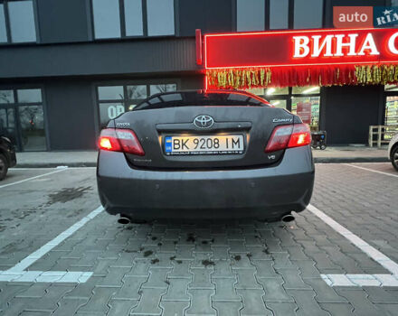 Сірий Тойота Камрі, об'ємом двигуна 3.5 л та пробігом 250 тис. км за 10500 $, фото 5 на Automoto.ua