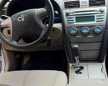Серый Тойота Камри, объемом двигателя 2.4 л и пробегом 228 тыс. км за 6800 $, фото 6 на Automoto.ua