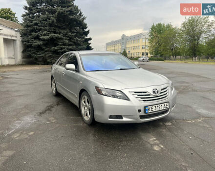 Серый Тойота Камри, объемом двигателя 2.4 л и пробегом 290 тыс. км за 8500 $, фото 4 на Automoto.ua