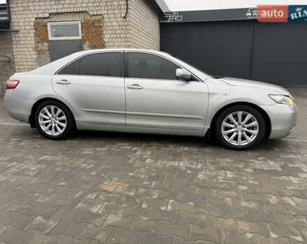 Сірий Тойота Камрі, об'ємом двигуна 2.4 л та пробігом 235 тис. км за 8300 $, фото 1 на Automoto.ua