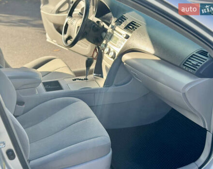 Тойота Камри 2008 в Жмеренке на Automoto.ua Серый Тойота Камри, объемом двигателя 2.36 л и пробегом 256 тыс. км за 8200 $, фото 10 на Automoto.ua