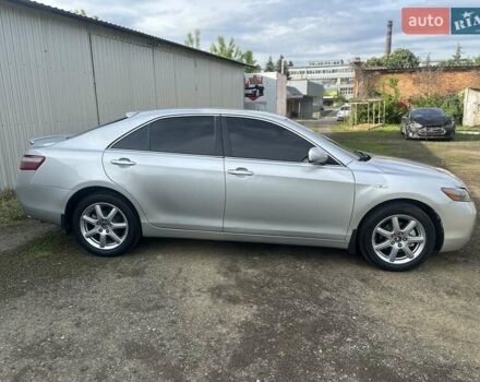 Серый Тойота Камри, объемом двигателя 2.4 л и пробегом 270 тыс. км за 8300 $, фото 6 на Automoto.ua