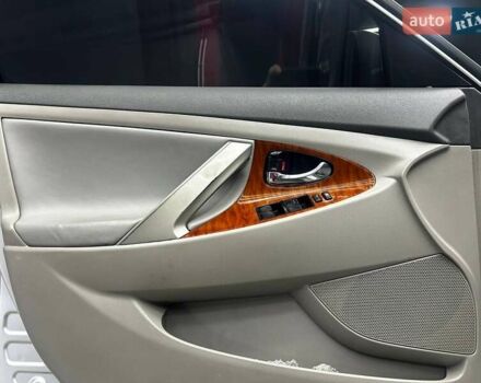 Сірий Тойота Камрі, об'ємом двигуна 3.46 л та пробігом 226 тис. км за 8500 $, фото 7 на Automoto.ua