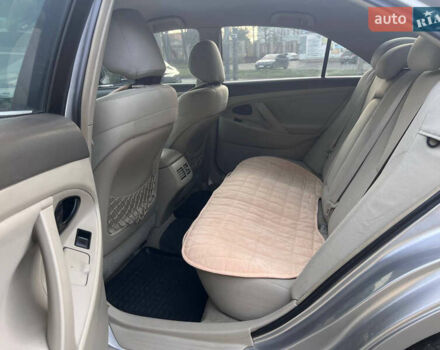 Серый Тойота Камри, объемом двигателя 2.4 л и пробегом 350 тыс. км за 7900 $, фото 6 на Automoto.ua