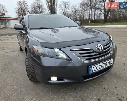 Серый Тойота Камри, объемом двигателя 2.36 л и пробегом 285 тыс. км за 9200 $, фото 5 на Automoto.ua