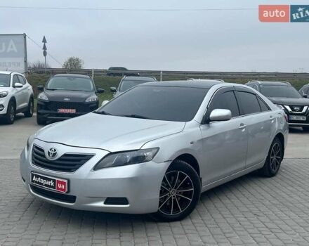 Серый Тойота Камри, объемом двигателя 2.4 л и пробегом 320 тыс. км за 5990 $, фото 1 на Automoto.ua