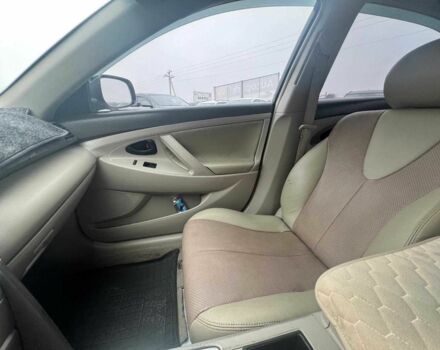 Серый Тойота Камри, объемом двигателя 2.4 л и пробегом 320 тыс. км за 5990 $, фото 20 на Automoto.ua