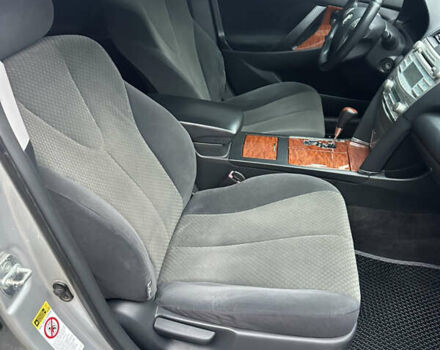 Серый Тойота Камри, объемом двигателя 2.4 л и пробегом 240 тыс. км за 7700 $, фото 1 на Automoto.ua