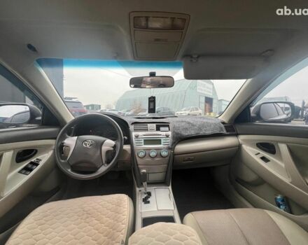 Серый Тойота Камри, объемом двигателя 2.4 л и пробегом 320 тыс. км за 5990 $, фото 24 на Automoto.ua
