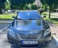 Серый Тойота Камри, объемом двигателя 2.4 л и пробегом 228 тыс. км за 9000 $, фото 1 на Automoto.ua