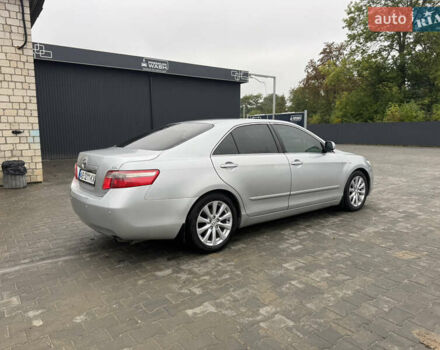 Сірий Тойота Камрі, об'ємом двигуна 2.4 л та пробігом 235 тис. км за 8300 $, фото 2 на Automoto.ua