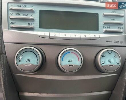 Серый Тойота Камри, объемом двигателя 2.4 л и пробегом 320 тыс. км за 5990 $, фото 18 на Automoto.ua