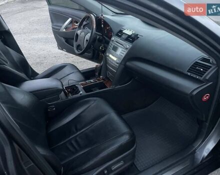 Сірий Тойота Камрі, об'ємом двигуна 3.46 л та пробігом 171 тис. км за 10400 $, фото 3 на Automoto.ua