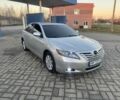 Сірий Тойота Камрі, об'ємом двигуна 2.4 л та пробігом 242 тис. км за 7600 $, фото 1 на Automoto.ua