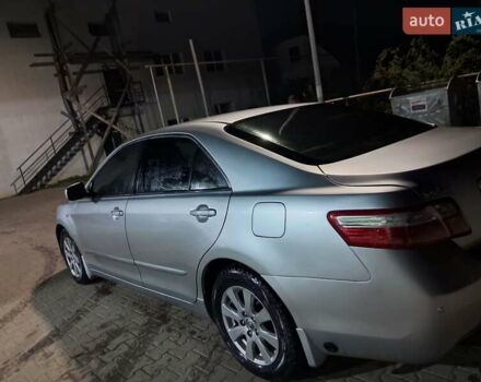 Сірий Тойота Камрі, об'ємом двигуна 2.4 л та пробігом 352 тис. км за 8100 $, фото 3 на Automoto.ua