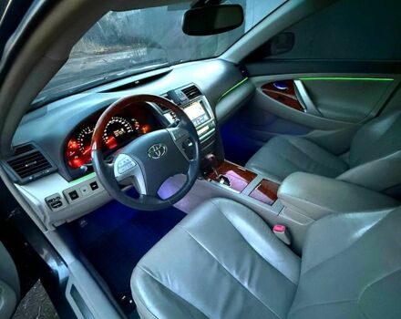 Серый Тойота Камри, объемом двигателя 3.5 л и пробегом 190 тыс. км за 10500 $, фото 2 на Automoto.ua