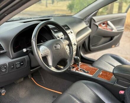 Серый Тойота Камри, объемом двигателя 2.4 л и пробегом 350 тыс. км за 10000 $, фото 5 на Automoto.ua