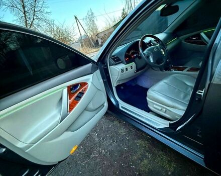 Серый Тойота Камри, объемом двигателя 3.5 л и пробегом 190 тыс. км за 10500 $, фото 4 на Automoto.ua