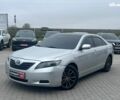 Серый Тойота Камри, объемом двигателя 2.4 л и пробегом 320 тыс. км за 5990 $, фото 1 на Automoto.ua