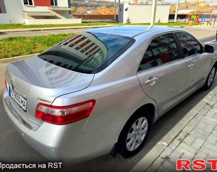 Серый Тойота Камри, объемом двигателя 2.4 л и пробегом 223 тыс. км за 10700 $, фото 2 на Automoto.ua