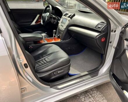 Сірий Тойота Камрі, об'ємом двигуна 2.36 л та пробігом 212 тис. км за 9800 $, фото 1 на Automoto.ua