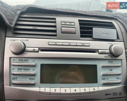 Серый Тойота Камри, объемом двигателя 2.4 л и пробегом 320 тыс. км за 5990 $, фото 17 на Automoto.ua