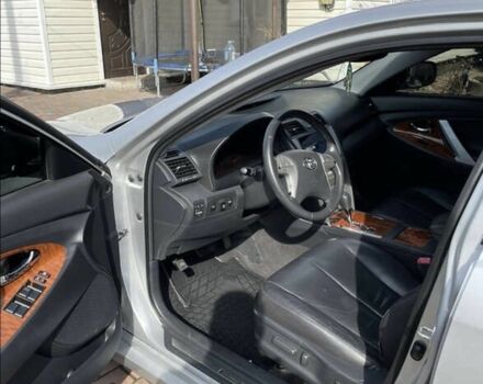 Серый Тойота Камри, объемом двигателя 2.4 л и пробегом 238 тыс. км за 7500 $, фото 2 на Automoto.ua