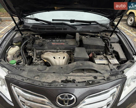 Сірий Тойота Камрі, об'ємом двигуна 2.4 л та пробігом 326 тис. км за 7500 $, фото 5 на Automoto.ua