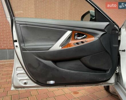 Серый Тойота Камри, объемом двигателя 3.5 л и пробегом 223 тыс. км за 8300 $, фото 21 на Automoto.ua