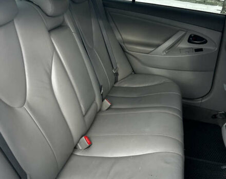 Сірий Тойота Камрі, об'ємом двигуна 2.4 л та пробігом 215 тис. км за 8200 $, фото 6 на Automoto.ua